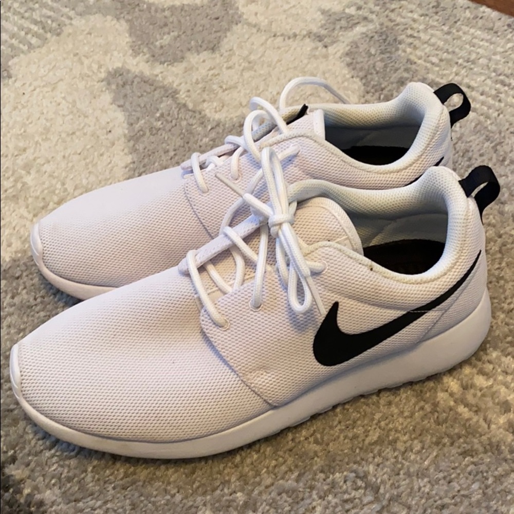 Nike tennis shoes